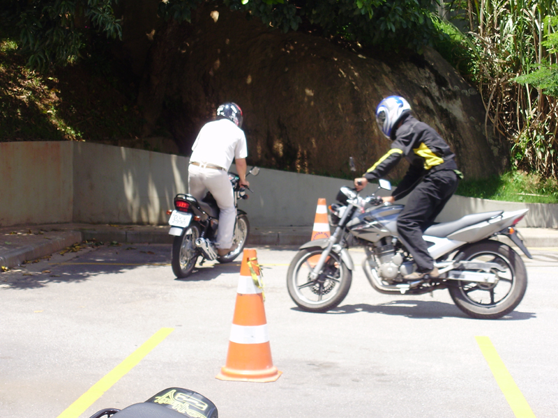 Aula de Pilotagem de Moto para Iniciantes em Sp Barueri - Aula de